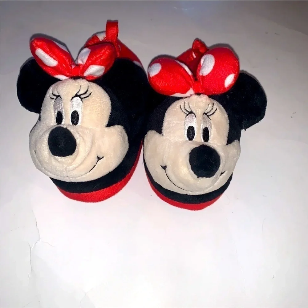 NWOT Disney’s Minnie Mouse Child Girl Size 7/8 Slippers Red Black Polka Dot